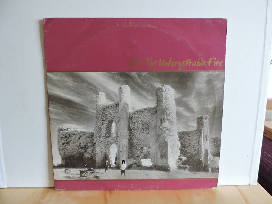 U2 - THE UNFORGETABLE FIRE - VG/VG