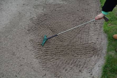 ON THE GO GOLF BUNKER RAKE