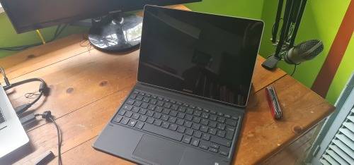 Samsung Galaxy Book 12.5 inch i5 (7th Gen) 4 gig ram Win tablet with S pen and Keyboard cover