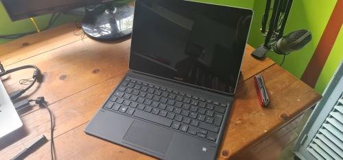 Samsung Galaxy Book 12.5 inch i5 (7th Gen) 4 gig ram Win tablet with S pen and Keyboard cover