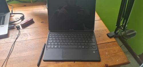 Samsung Galaxy Book 12.5 inch i5 (7th Gen) 4 gig ram Win tablet with S pen and Keyboard cover