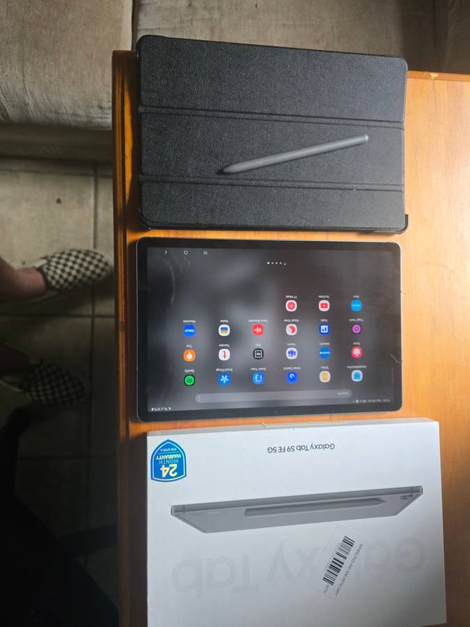 Samsung Galaxy Tab S9-FE 10.9` 5G - Grey 128 Gig