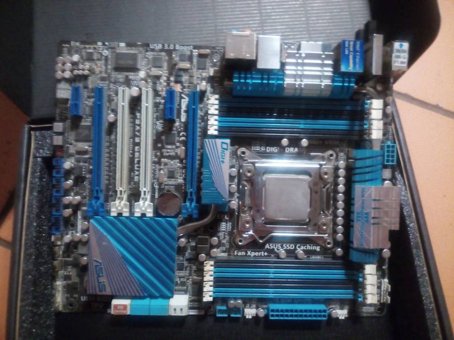 ASUS P9X79 DELUXE LGA 2011 X79 SATA 6Gb/s USB 3.0 ATX Intel Motherboard