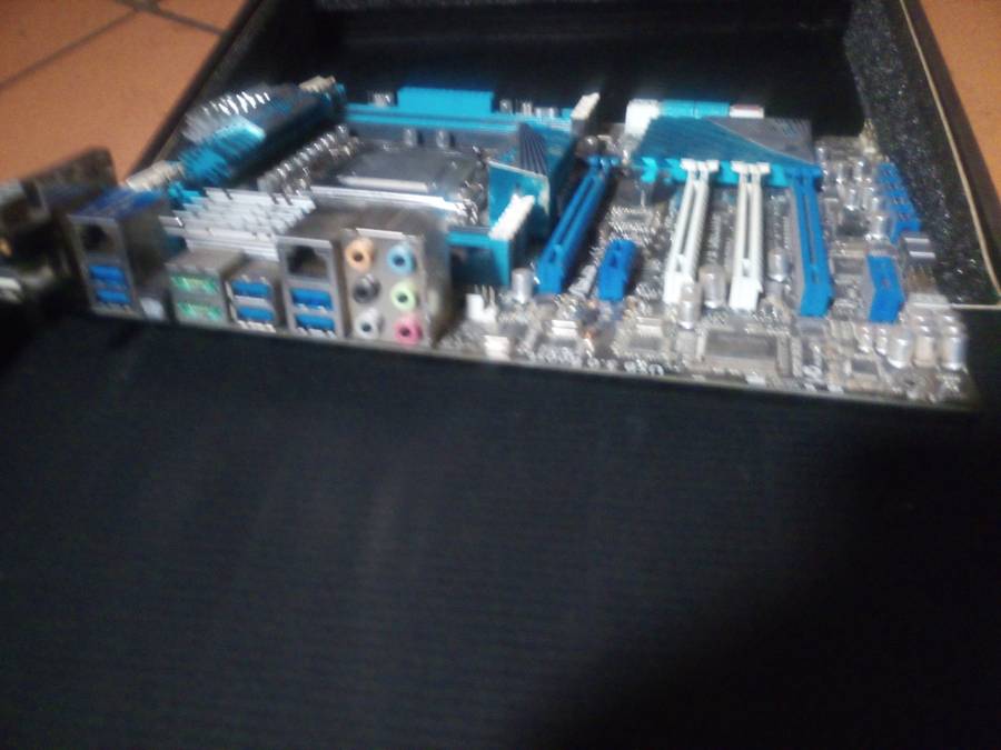 ASUS P9X79 DELUXE LGA 2011 X79 SATA 6Gb/s USB 3.0 ATX Intel Motherboard
