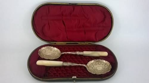 Set of two spoons - Boxed