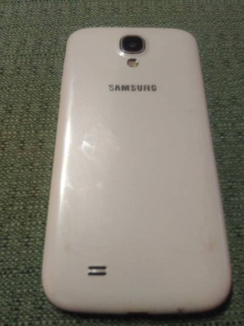 Samsung Galaxy S4 32gb white,phone only,screen cracked