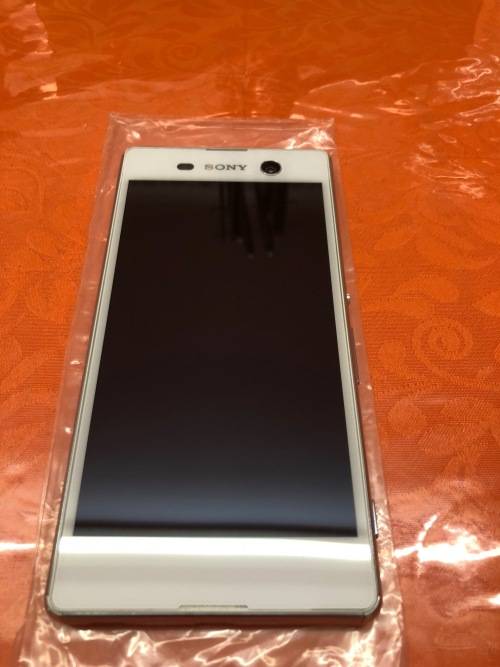 SONY EXPERIA M5 AQAU,WHITE,LIKE BRAND NEW CONDITION,EARPHONES,CHARGER AND USB CABLE,LOCAL,