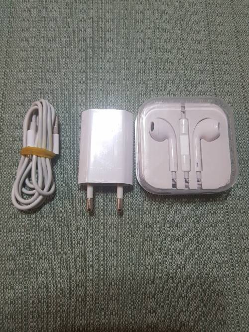 iPhone 6S 64GB, 10/10,ROSE GOLD/WHITE,CHARGER,USB CABLE,EARPHONES,LOCAL,MINT CONDITION