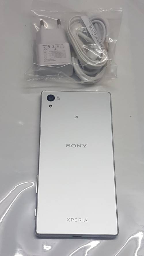 SONY EXPERIA Z5(BIG),SILVER,LOCAL,10/10 WITH USB CABLE AND CHARGER,