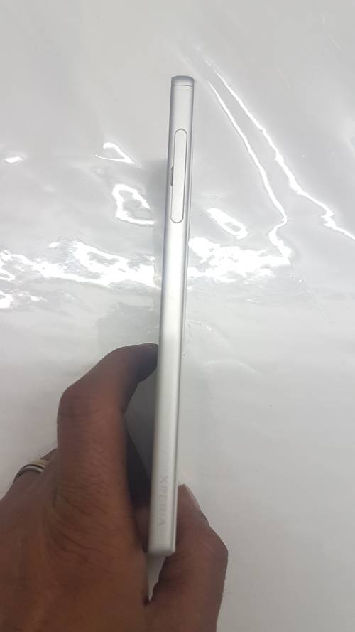 SONY EXPERIA Z5(BIG),SILVER,LOCAL,10/10 WITH USB CABLE AND CHARGER,