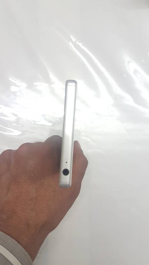 SONY EXPERIA Z5(BIG),SILVER,LOCAL,10/10 WITH USB CABLE AND CHARGER,