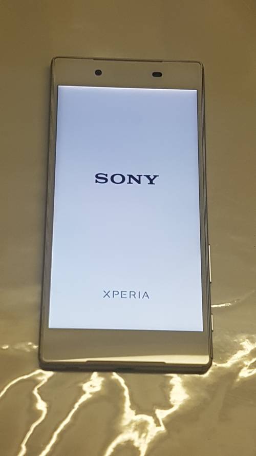 SONY EXPERIA Z5(BIG),SILVER,LOCAL,10/10 WITH USB CABLE AND CHARGER,