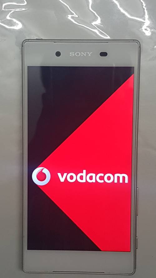 SONY EXPERIA Z5(BIG),SILVER,LOCAL,10/10 WITH USB CABLE AND CHARGER,