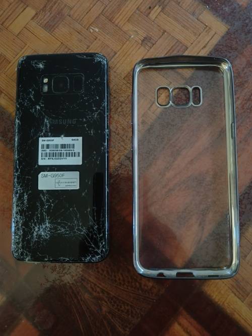 Samsung Galaxy S8, CRACKED , touch working 100 percent.