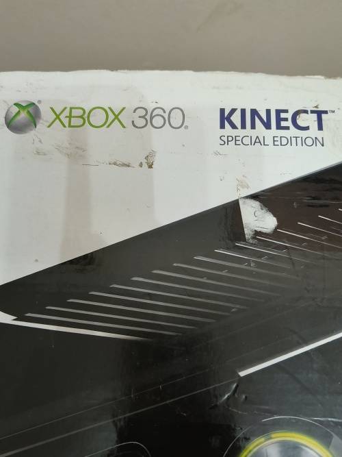 XBOX 360 SPECIAL EDITION WITH KINECT, 250GB, 3 X GAMES, USED FOR 1 WEEK,9.9/10 CONDITION.