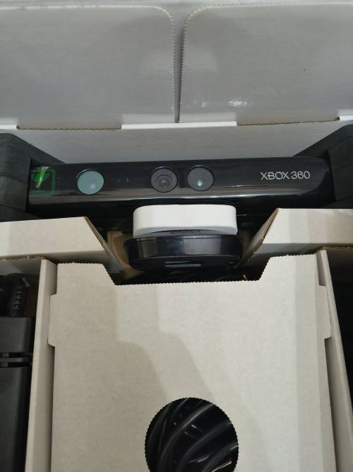 XBOX 360 SPECIAL EDITION WITH KINECT, 250GB, 3 X GAMES, USED FOR 1 WEEK,9.9/10 CONDITION.