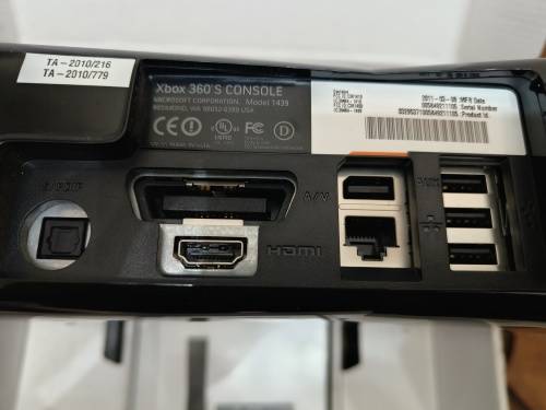 XBOX 360 SPECIAL EDITION WITH KINECT, 250GB, 3 X GAMES, USED FOR 1 WEEK,9.9/10 CONDITION.