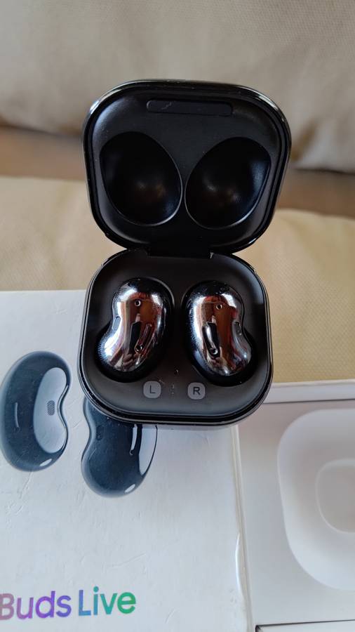 SAMSUNG BUDS LIVE, EXCELLENT CONDITION, COMPLETE, MYSTIC BLACK