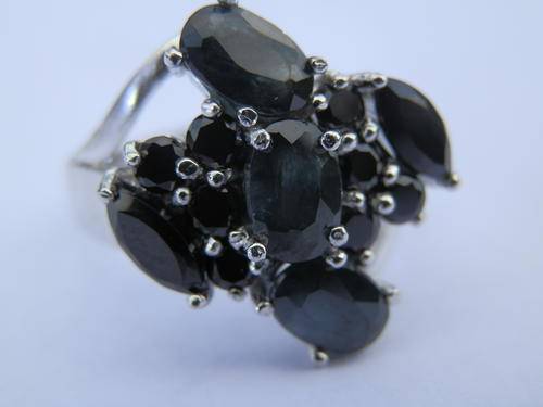 Whaw !!!! solid sterling silver natural blue sapphire ring