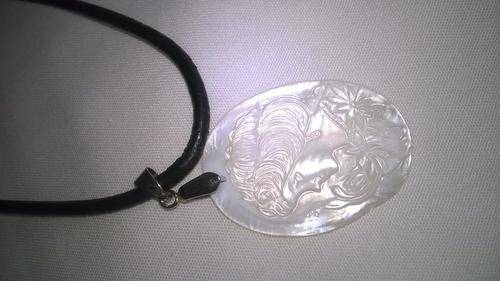 Natural Cameo shell pendant (free neck cord )