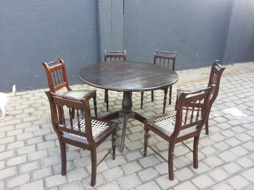 6 Seater Round Dining Room Suite