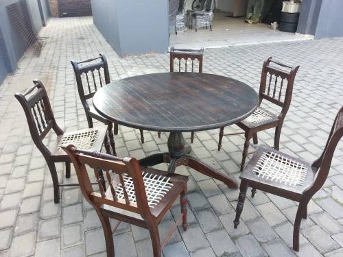 6 Seater Round Dining Room Suite