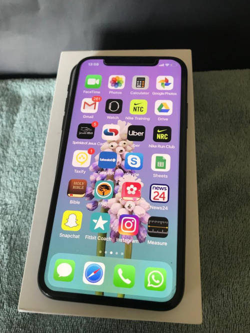 iPhone X, Space Grey (64GB capacity) *EXCELLENT CONDITION * , comes with box & brand new accessories