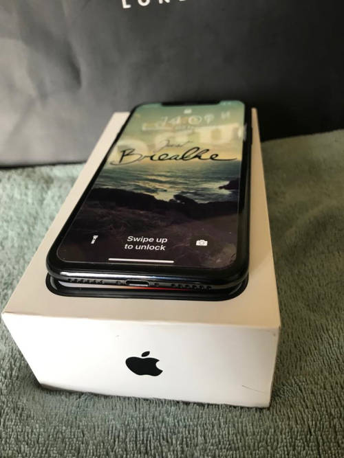 iPhone X, Space Grey (64GB capacity) *EXCELLENT CONDITION * , comes with box & brand new accessories
