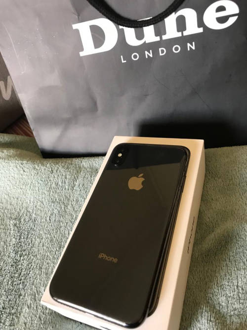 iPhone X, Space Grey (64GB capacity) *EXCELLENT CONDITION * , comes with box & brand new accessories