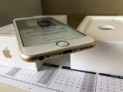 iPhone 6S Gold (64GB capacity) *IN EXCELLENT CONDITION* , comes with box and accessories