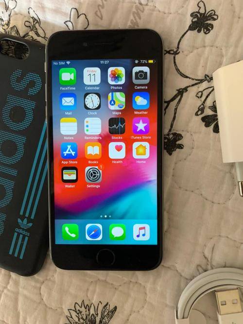 iPhone 6 Space Grey (64GB capacity) *EXCELLENT CONDITION* +charger