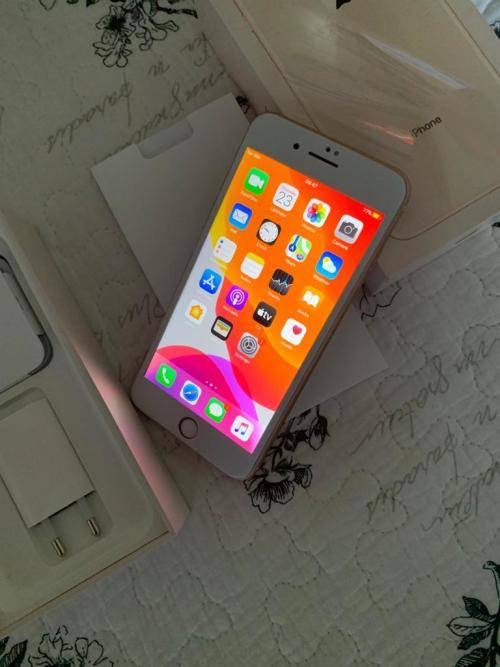 iPhone 8Plus Rose Gold(64GB ) *EXCELLENT CONDITION* + box and accessories