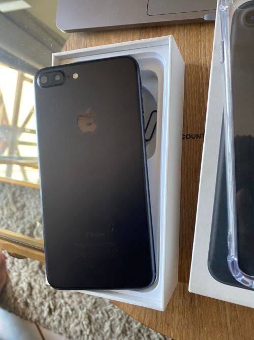 iPhone 7 Plus Black (128 GB) *GREAT CONDITION* + box and all accessories