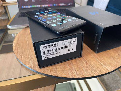 Samsung Galaxy S9 (64GB) *EXCELLENT CONDITION * + box and accessories