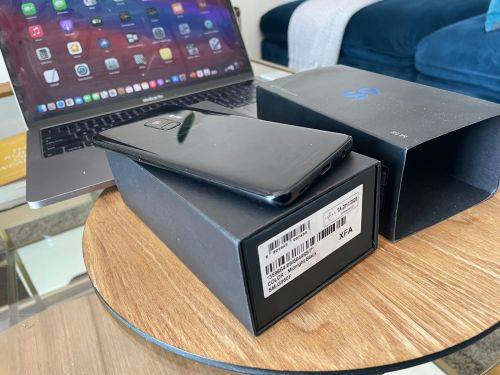 Samsung Galaxy S9 (64GB) *EXCELLENT CONDITION * + box and accessories