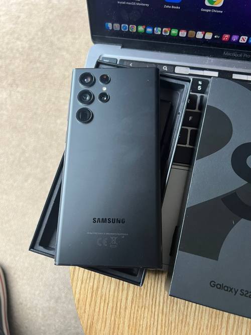 Samsung Galaxy S22 Ultra Phantom Black 12GB Ram (256GB)*EXCELLENT CONDITION *  + Box and accessories