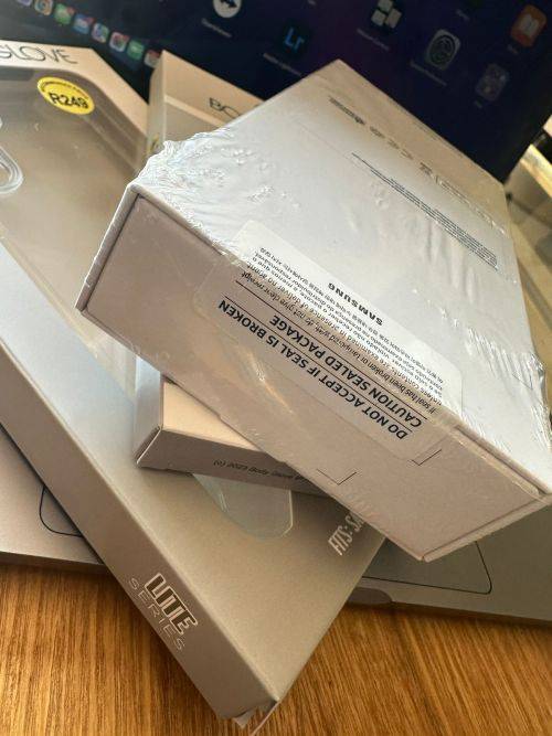 Samsung Galaxy A24  Dual Sim  (128GB) + Extras worth R500*BRAND NEW SEALED *