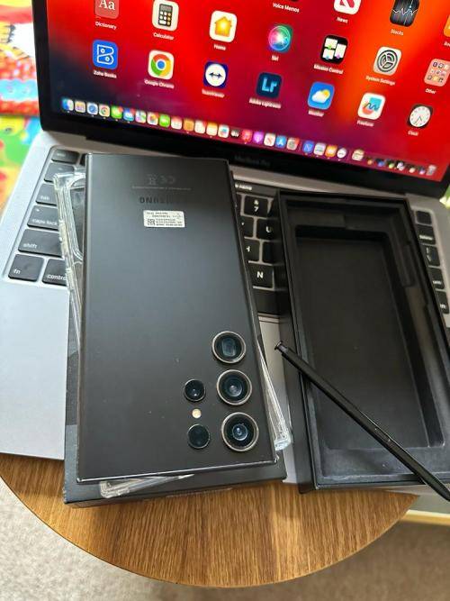 Samsung Galaxy S23 Ultra Black 12GB Ram (256GB)*EXCELLENT CONDITION *  + Box and accessories