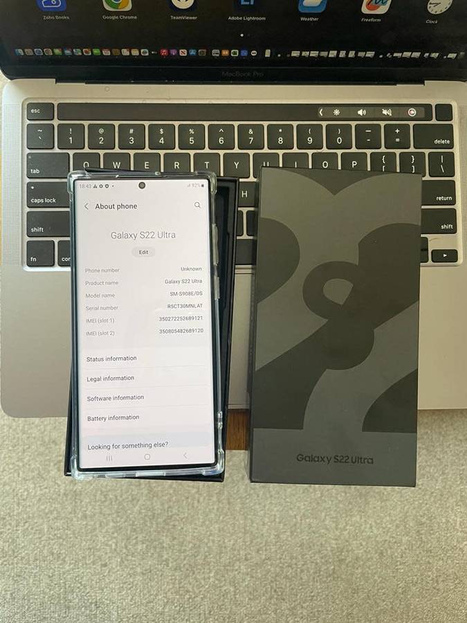 Samsung Galaxy S22 Ultra  12GB Ram (256GB)*EXCELLENT REFURBISHED UNIT *  + Box and extras