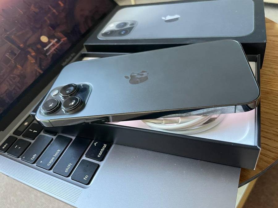 iPhone 13 Pro Max  (128GB) Midnight +box & accessories. Excellent Condition* OPEN TO ALL NETWORKS*