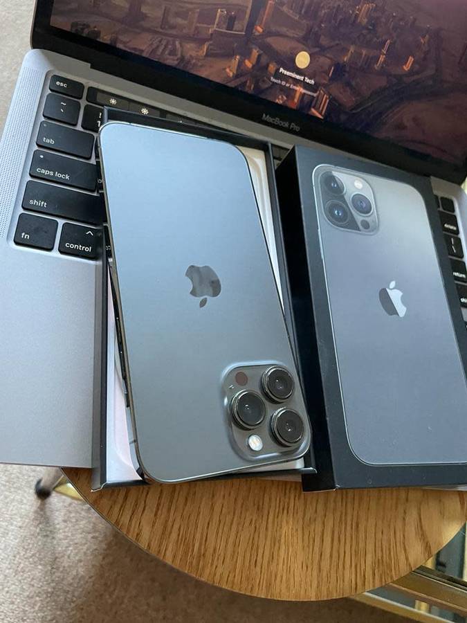 iPhone 13 Pro Max  (128GB) Midnight +box & accessories. Excellent Condition* OPEN TO ALL NETWORKS*