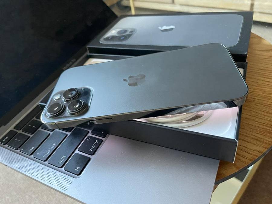 iPhone 13 Pro Max  (128GB) Midnight +box & accessories. Excellent Condition* OPEN TO ALL NETWORKS*