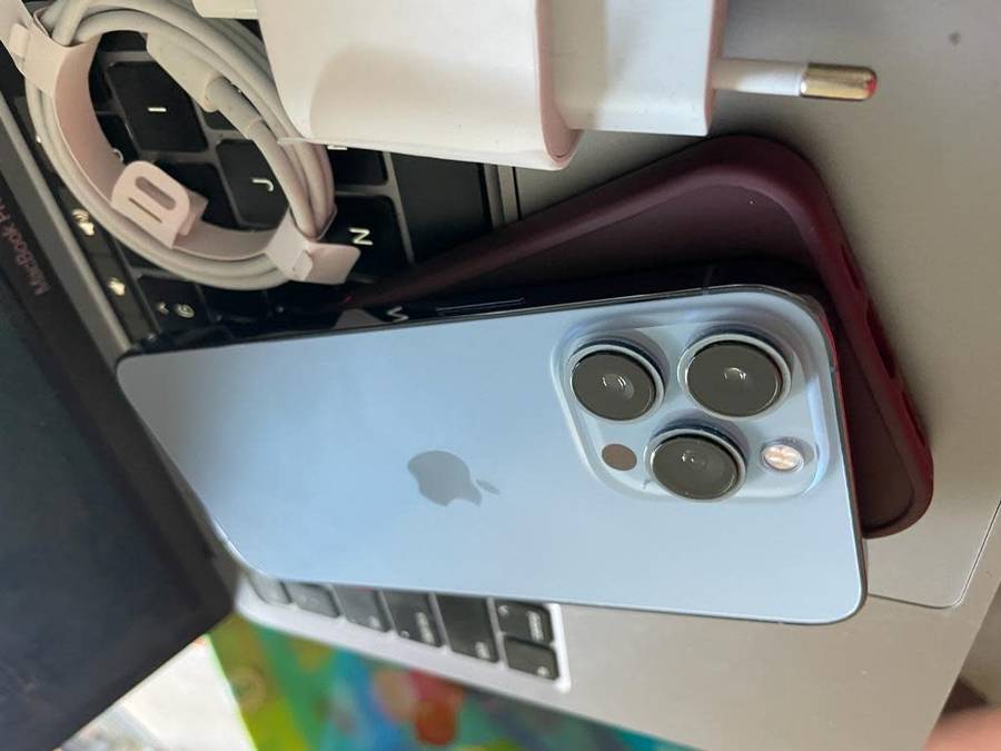 iPhone 13 Pro Sierra Blue (256GB)*EXCELLENT CONDITION *  + packaging and accessories