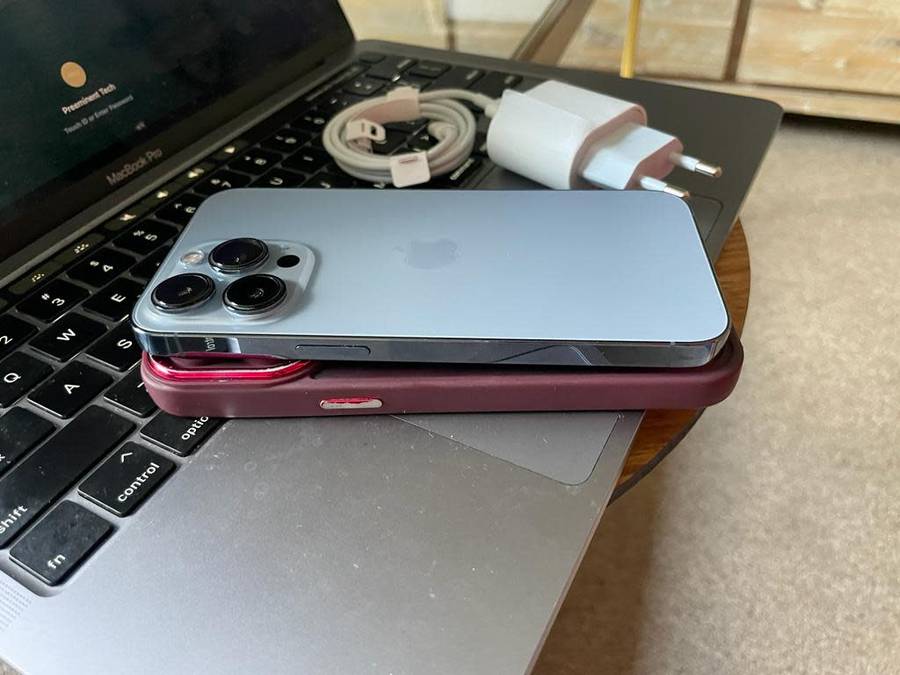 iPhone 13 Pro Sierra Blue (256GB)*EXCELLENT CONDITION *  + packaging and accessories