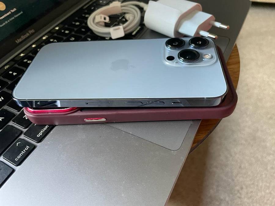 iPhone 13 Pro Sierra Blue (256GB)*EXCELLENT CONDITION *  + packaging and accessories