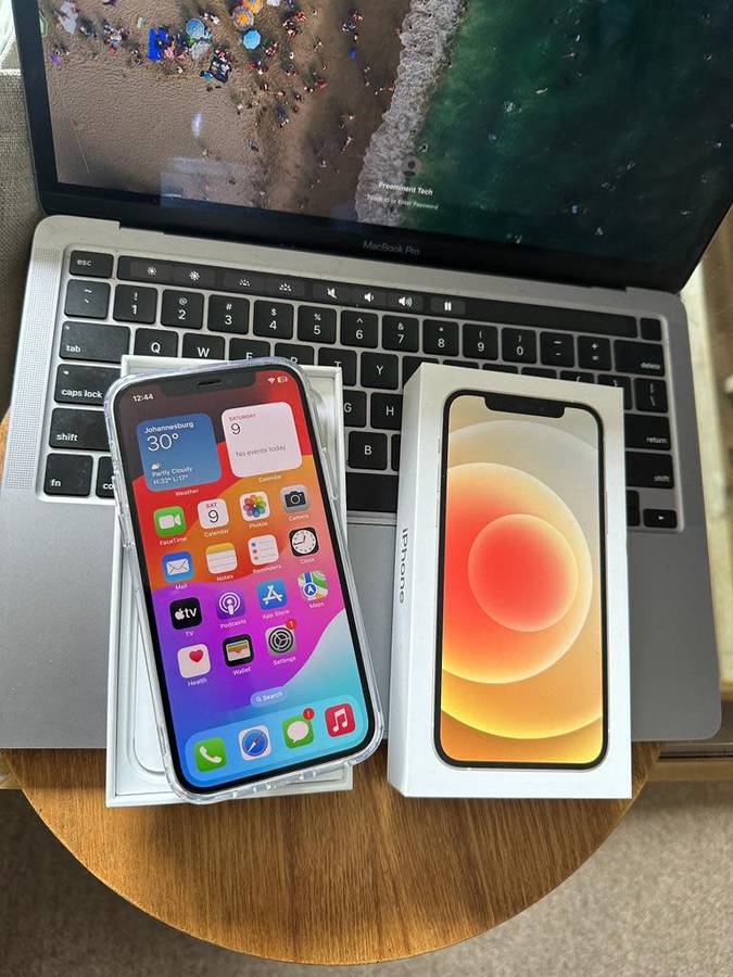 iPhone 12 , Silver (64GB)  Prestine Condition + box, charger and EXTRAS worth R499