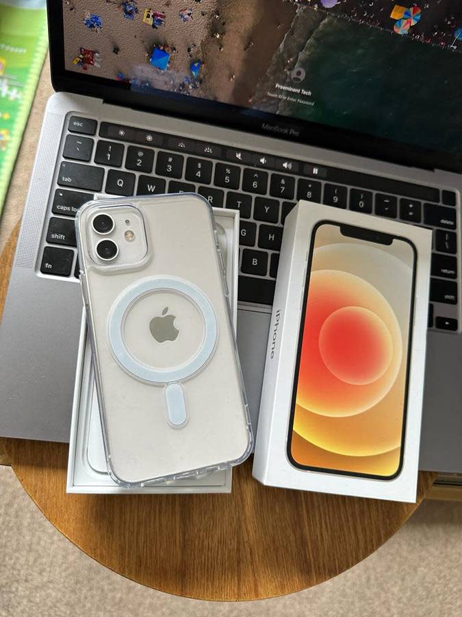 iPhone 12 , Silver (64GB)  Prestine Condition + box, charger and EXTRAS worth R499