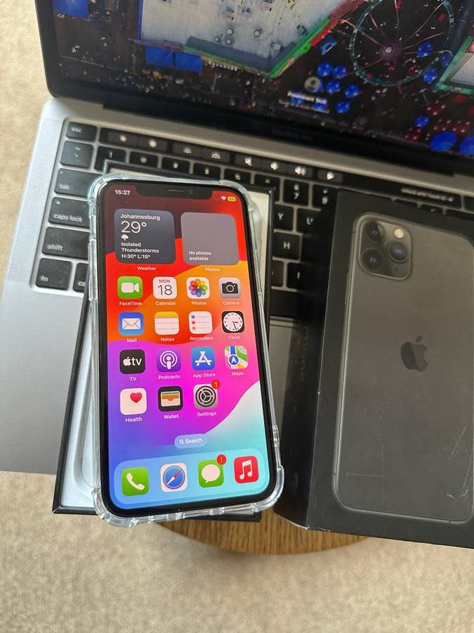 iPhone 11 Pro (64GB)  Prestine Condition + box, charger and Accessories