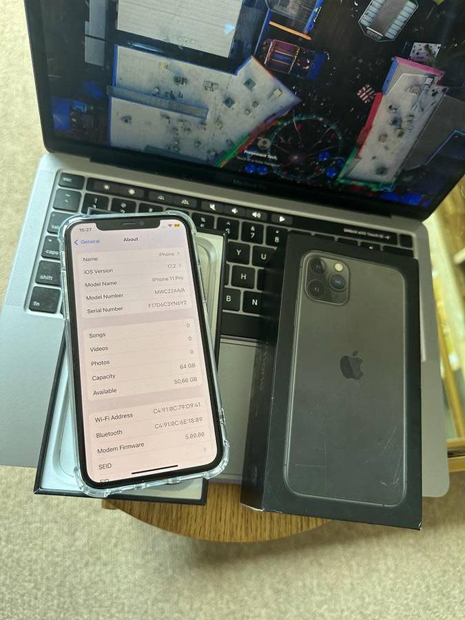 iPhone 11 Pro (64GB)  Prestine Condition + box, charger and Accessories