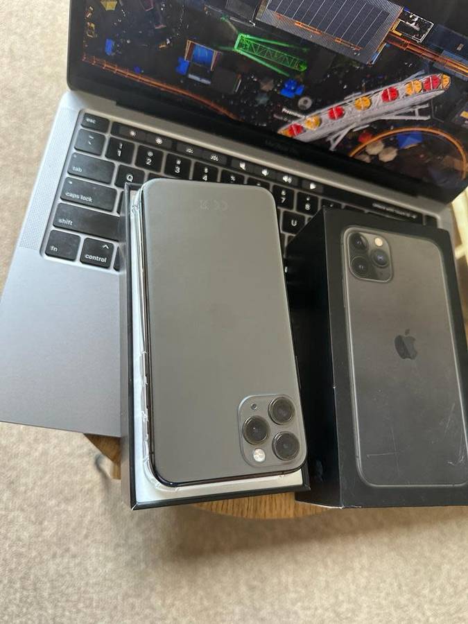 iPhone 11 Pro (64GB)  Prestine Condition + box, charger and Accessories